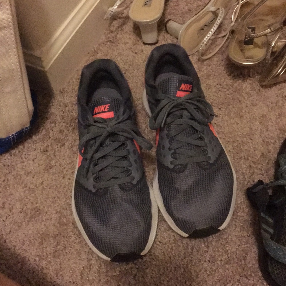 Nike Tennis Shoes size 8.5!